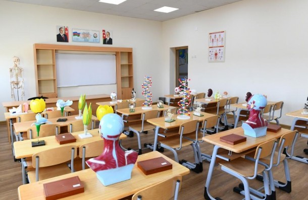 Mehriban Əliyeva yeni inşa edilən məktəbdə yaradılan şəraitlə tanış oldu - FOTOLAR