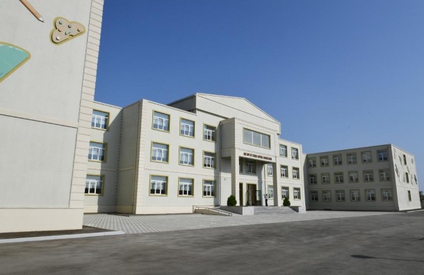 Mehriban Əliyeva yeni inşa edilən məktəbdə yaradılan şəraitlə tanış oldu - FOTOLAR