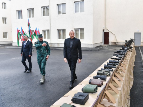 İlham Əliyev Cəbrayılda zirehli döyüş maşınını idarə etdi - FOTOLAR
