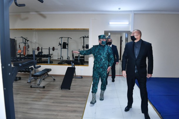İlham Əliyev Cəbrayılda zirehli döyüş maşınını idarə etdi - FOTOLAR