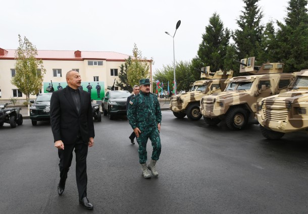 İlham Əliyev Cəbrayılda zirehli döyüş maşınını idarə etdi - FOTOLAR