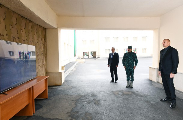 İlham Əliyev Cəbrayılda zirehli döyüş maşınını idarə etdi - FOTOLAR