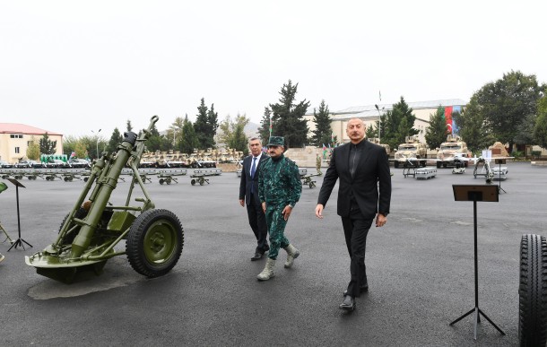 İlham Əliyev Cəbrayılda zirehli döyüş maşınını idarə etdi - FOTOLAR