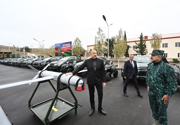 İlham Əliyev Cəbrayılda zirehli döyüş maşınını idarə etdi - FOTOLAR