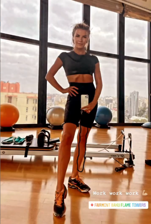 Türkiyəli məşhur model Bakıda - FOTOLAR