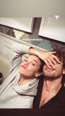 Aktrisa həmkarı ilə eşq yaşayır - FOTO