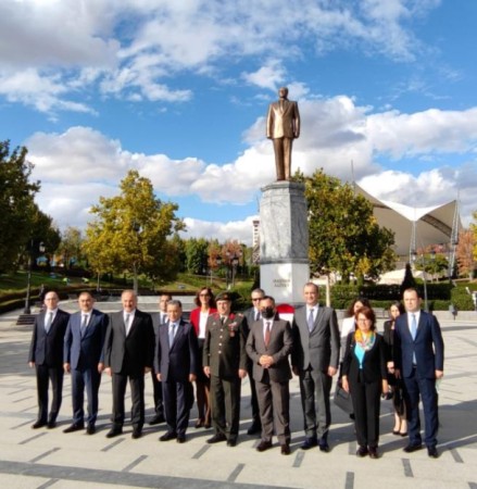 Ramil Usubov türkiyəli həmkarı ilə görüşdü 