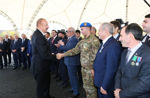 İlham Əliyev və xanımı Qubadlı ictimaiyyətinin nümayəndələrilə görüşdülər - YENİLƏNİB (FOTOLAR)