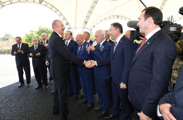 İlham Əliyev və xanımı Qubadlı ictimaiyyətinin nümayəndələrilə görüşdülər - YENİLƏNİB (FOTOLAR)