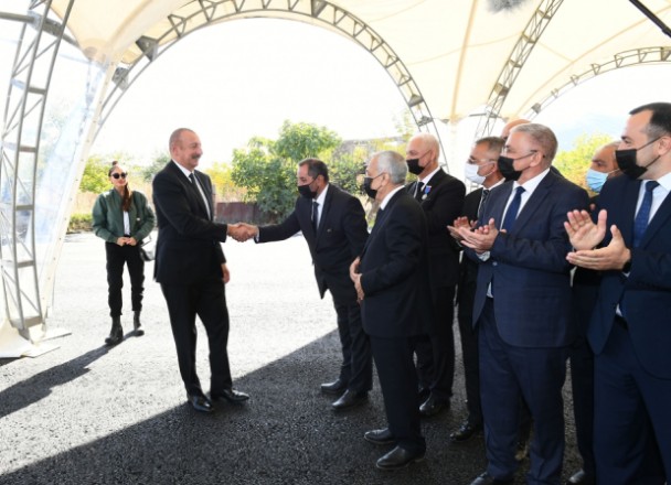 İlham Əliyev və xanımı Qubadlı ictimaiyyətinin nümayəndələrilə görüşdülər - YENİLƏNİB (FOTOLAR)