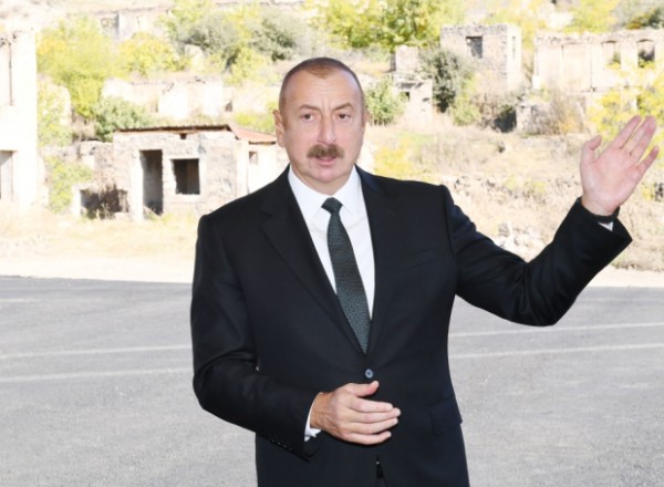 İlham Əliyev və xanımı Qubadlı ictimaiyyətinin nümayəndələrilə görüşdülər - YENİLƏNİB (FOTOLAR)