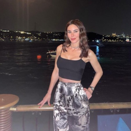 Məşhur aktrisa onunla sevgilidir - FOTOLAR