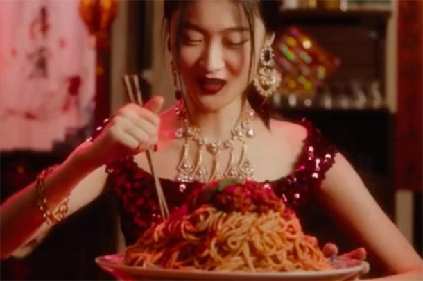 Məşhur brendin bu fotosu tənqid edildi