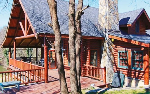 Kəndə köçdü, 50 minlik ev kirayələdi - FOTO