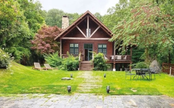 Kəndə köçdü, 50 minlik ev kirayələdi - FOTO