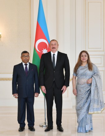 İlham Əliyev yeni səfirlərin etimadnamələrini qəbul etdi - YENİLƏNİB (FOTOLAR)