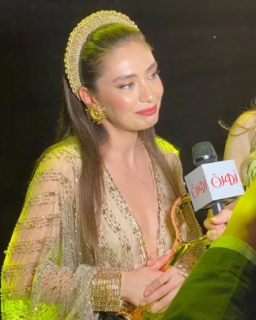 Aktrisa geyimi ilə diqqət çəkdi - FOTOLAR