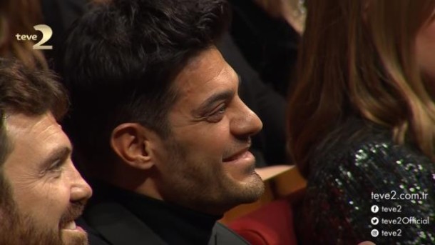 Səhnəyə çıxan kimi ilk ona təşəkkür etdi - FOTOLAR