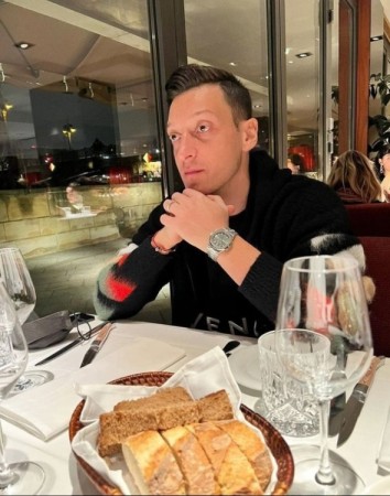 Məsud Özilin 400 min dollarlıq saatı - FOTO