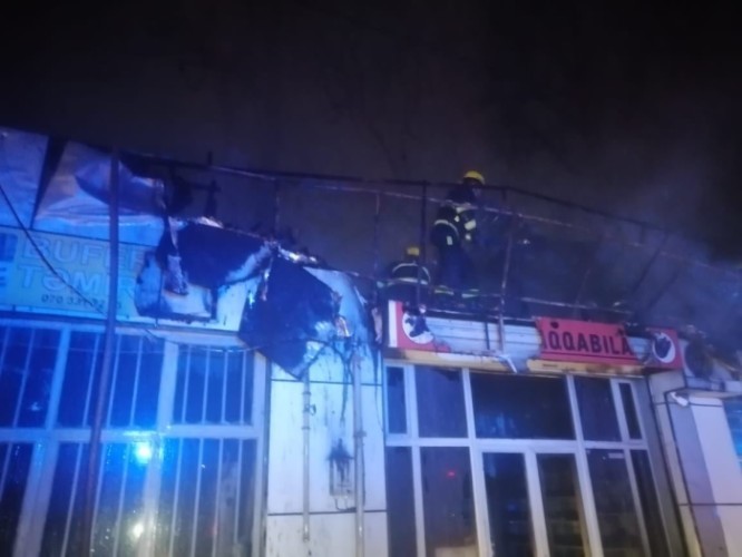 Bərdə rayonunda 3 ticarət obyekti yanır - FOTO