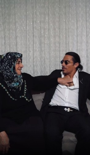 2 il sonra anası ilə görüşən Nüsrət tənqid olundu -  VİDEO