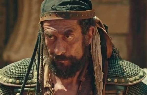 Aktyor 11-ci mərtəbədən yıxılaraq ÖLDÜ