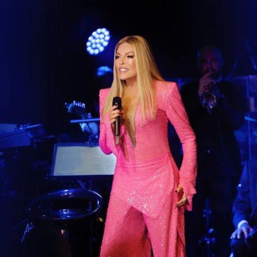 75 yaşlı müğənni imicini dəyişdi, heç kim tanımadı - FOTO