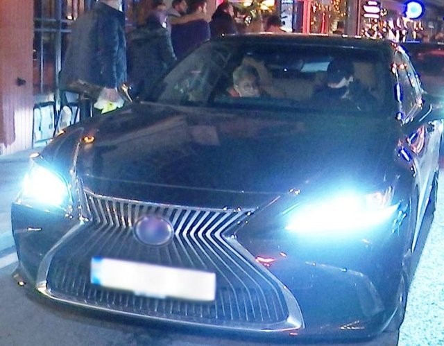 Aktrisa 2 milyonluq avtomobili ilə diqqət çəkdi - FOTO