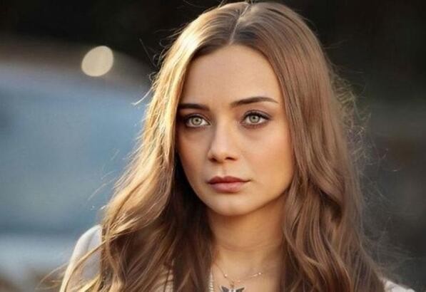 Murad Boz bu aktrisa ilə eşq yaşayır? (FOTO)