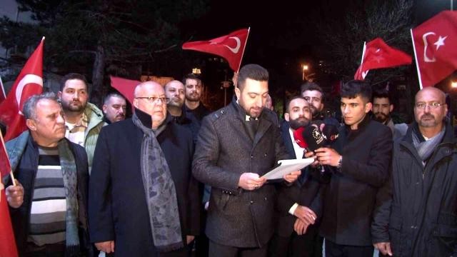 Müğənninin evinin qarşısında etiraz aksiyası keçirildi - FOTO