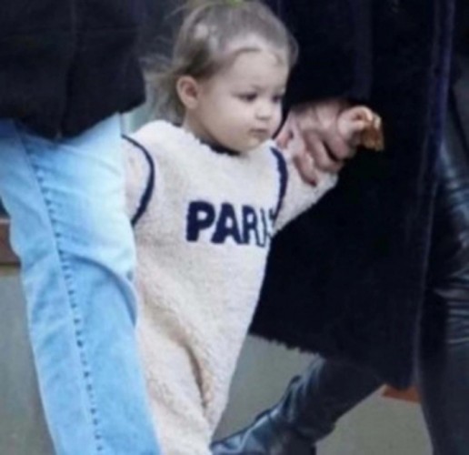 Modelin qızı ilk dəfə görüntüləndi - FOTO