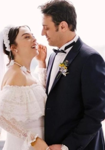Aktrisa meneceri ilə evləndi - FOTOLAR