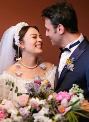 Aktrisa meneceri ilə evləndi - FOTOLAR