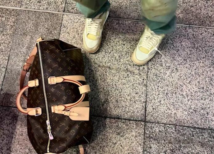 Rusiyalı müğənni ölkədən qaçdı - FOTO