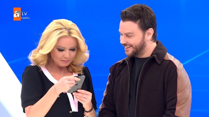 Müge Anlı bu müğənni ilə sevgilidir? - FOTO