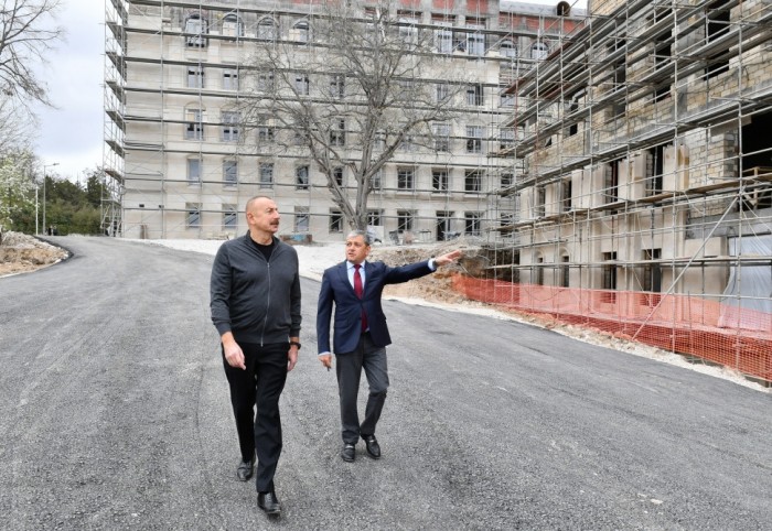Prezident Şuşada tikinti işləri ilə tanış oldu - FOTO