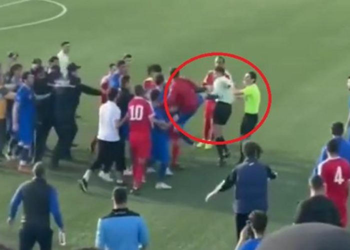 Azərbaycan çempionatının oyununda hakimlər döyüldü