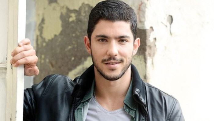 Hande Erçel həmkarı ilə eşq yaşayır - FOTO