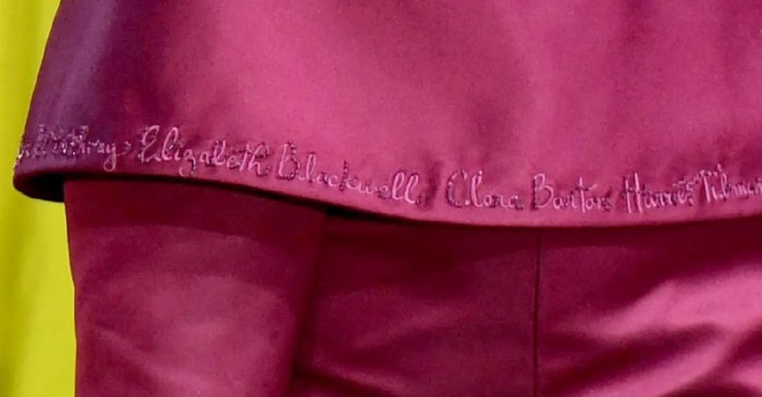 Klintonun geyimi diqqət çəkdi - FOTO