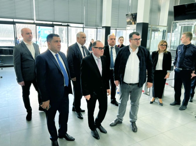 Gömrük orqanlarının nümayəndələri arasında üçtərəfli görüş keçirilib - FOTO