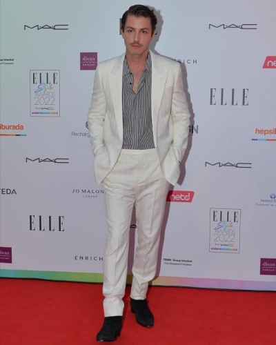 Türkiyəli ulduzlar geyimləri ilə diqqət çəkdilər - FOTOLAR