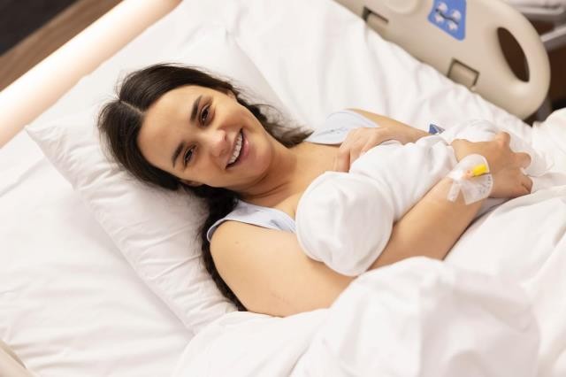 Məşhur aktrisa ana oldu - FOTOLAR