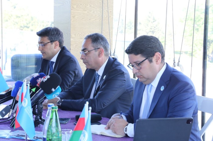 Avarçəkmə uzun illərdən sonra yenidən Bakı sularında - FOTOLAR