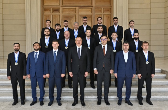 Prezident Avropa çempionu olan komandamızı qəbul etdi - FOTOLAR (YENİLƏNİB)