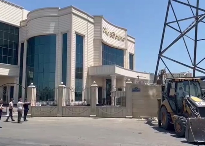 Bakıda restoranın hasarı bu görüntüyə görə söküldü - VİDEO
