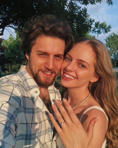 Türkiyəli müğənni aktrisa ilə evlənir - FOTO