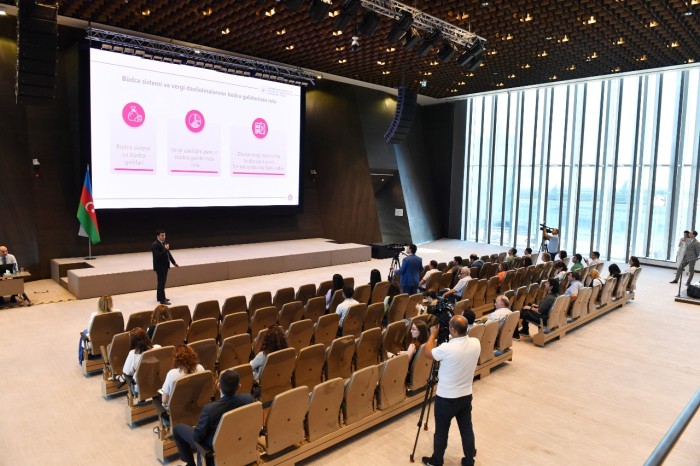 Jurnalistlər üçün vergi sistemi mövzusunda təlim keçirildi - FOTOLAR