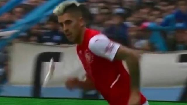 Fernandezin üzünə çiy balıq atdılar