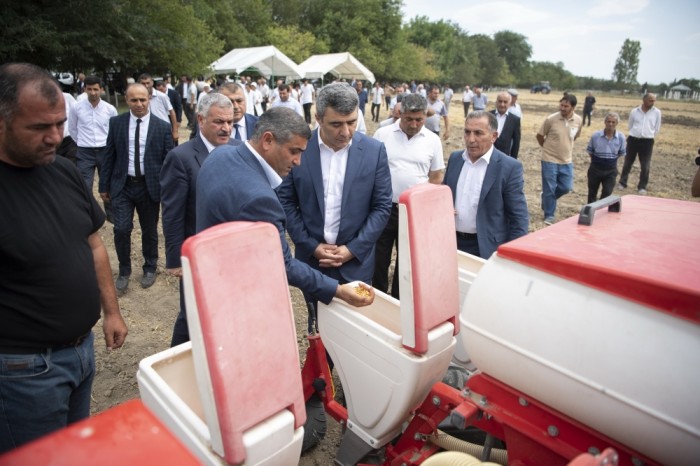 Nazir təsərrüfatlara baş çəkdi, fermerlərlə görüşdü - FOTOLAR