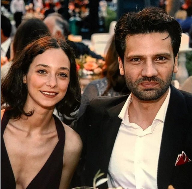 Aktyor yeni sevgilisi ilə görüntüləndi - FOTOLAR